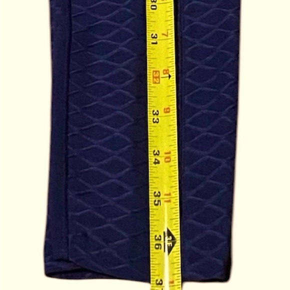 Stylish Blue Textured Leggings - Picture 6 of 8